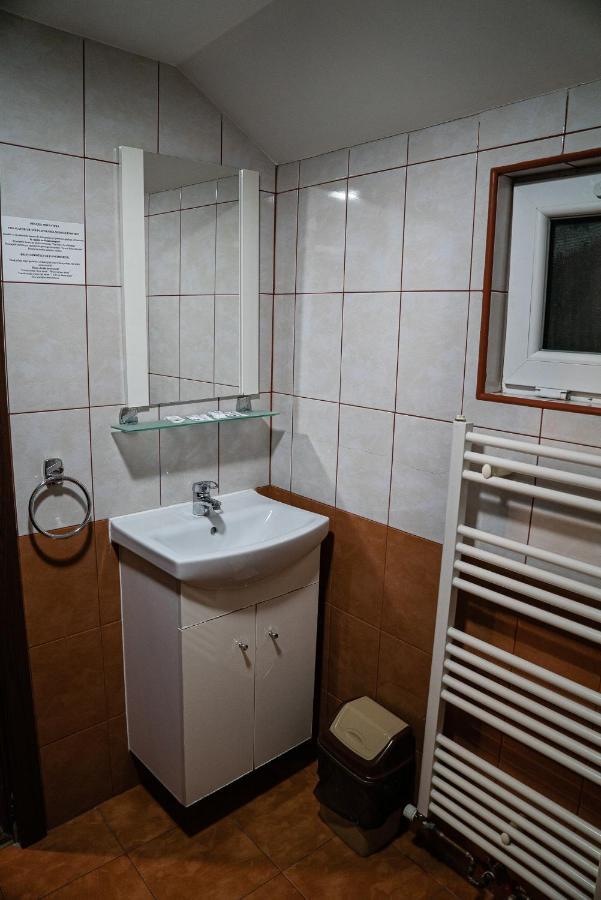 Отель Casa Gorjeneasca Тыргу-Жиу Экстерьер фото